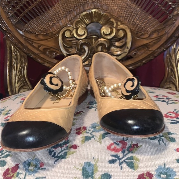COPY - Chanel Flats with detachable pearls & Chains 38.5 - Picture 3 of 6